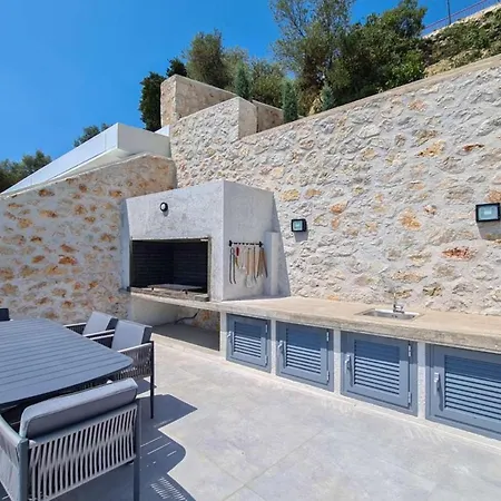 Roya Villa *