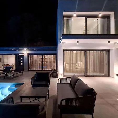 Roya Villa *